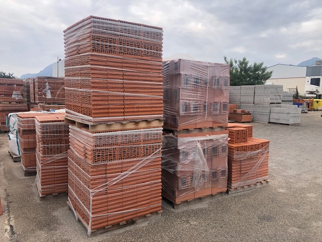 Pilas de ladrillos apilados