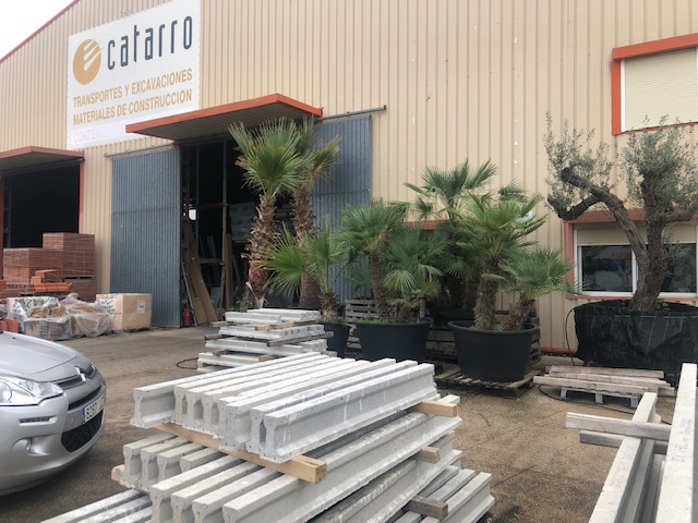 Materiales de construcción apilados