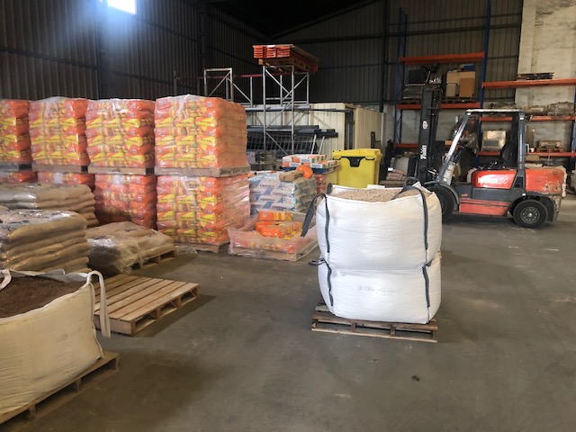 Contenedor de carga naranja