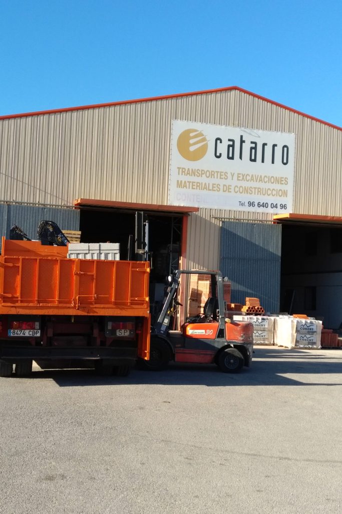 Camión y carretilla elevadora